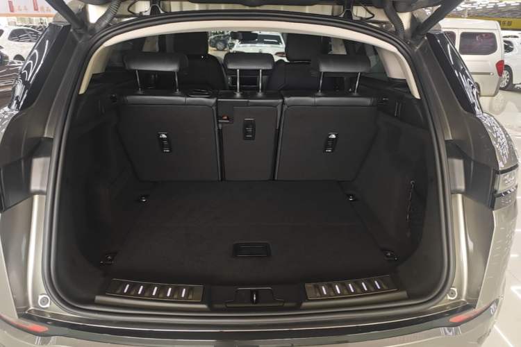 Used Land Rover Range Evoque 2021 Range Rover Velar 249 PS R-Dynamic S Performance Edition Trunk