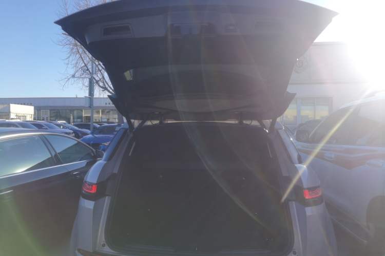 Used Land Rover Range Evoque 2021 Range Rover Velar 249 PS R-Dynamic HSE Luxury Edition Trunk