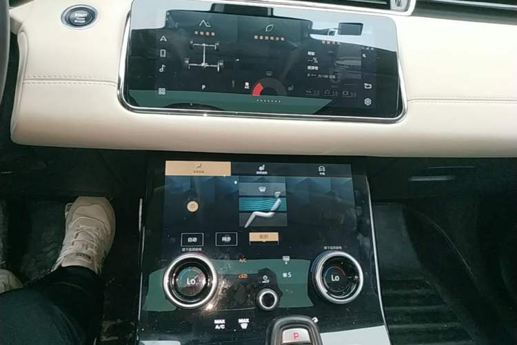 Used Land Rover Range Evoque 2021 Range Rover Velar L 249PS R-Dynamic First Edition Audio And AC Panel