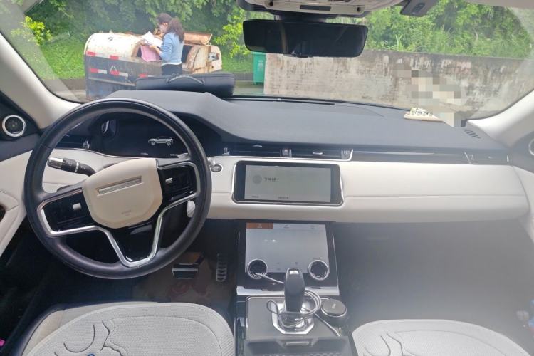 Used Land Rover Range Evoque 2021 Range Rover Velar L 249PS R-Dynamic First Edition Center Console