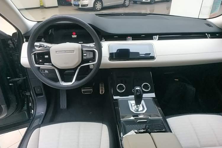 Used Land Rover Range Evoque 2021 Range Rover Velar L 249PS R-Dynamic First Edition Center Console