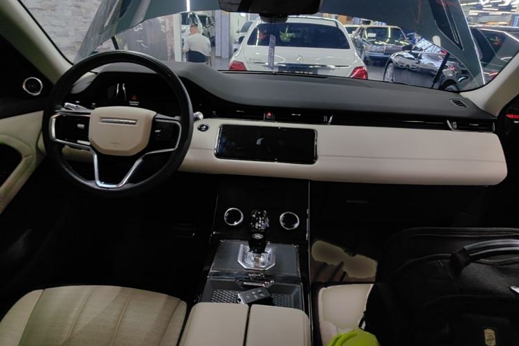 Used Land Rover Range Evoque 2021 Range Rover Velar L 249PS R-Dynamic First Edition Center Console