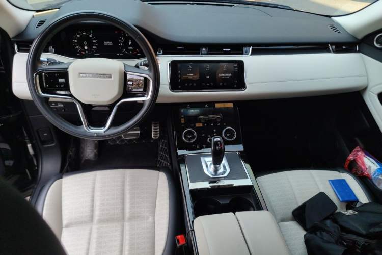 Used Land Rover Range Evoque 2021 Range Rover Velar L 249PS R-Dynamic First Edition Center Console