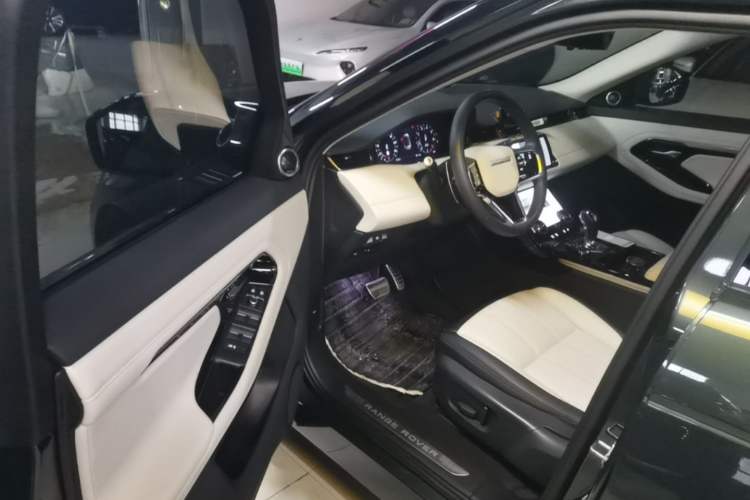 Used Land Rover Range Evoque 2021 Range Rover Velar L 249PS R-Dynamic First Edition Driver Seat