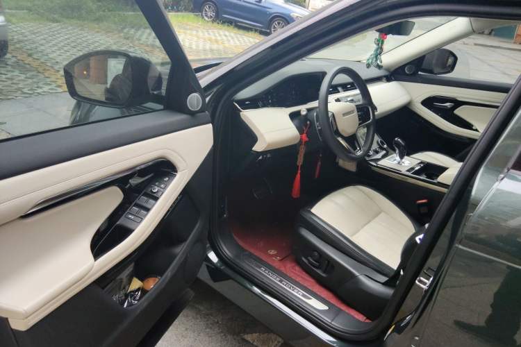 Used Land Rover Range Evoque 2021 Range Rover Velar 249 PS R-Dynamic HSE Luxury Edition Driver Seat