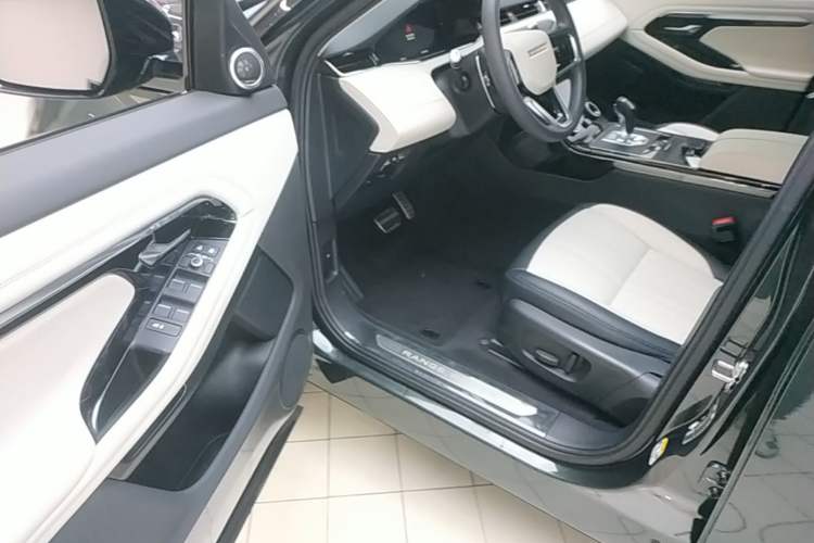Used Land Rover Range Evoque 2021 Range Rover Velar L 249PS R-Dynamic First Edition Driver Seat