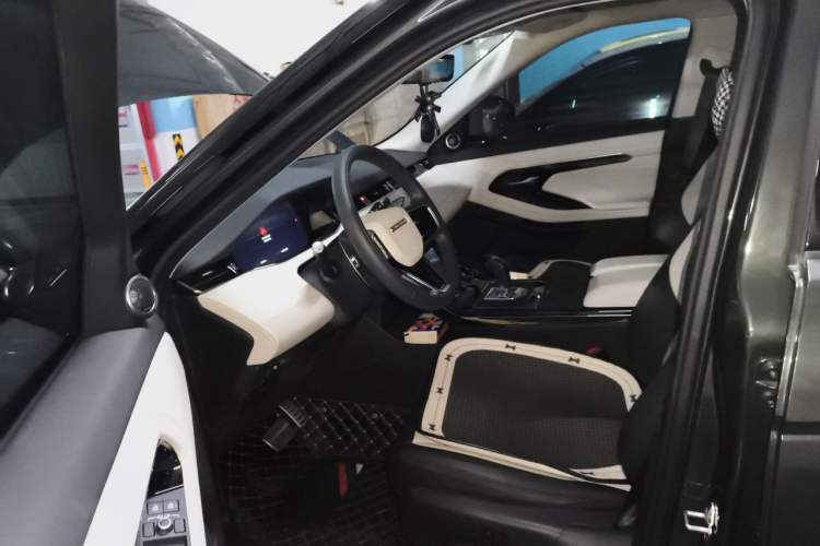Used Land Rover Range Evoque 2021 Range Rover Velar L 249PS R-Dynamic First Edition Driver Seat