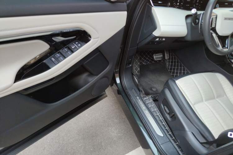 Used Land Rover Range Evoque 2021 Range Rover Velar L 249PS R-Dynamic First Edition Driver Seat