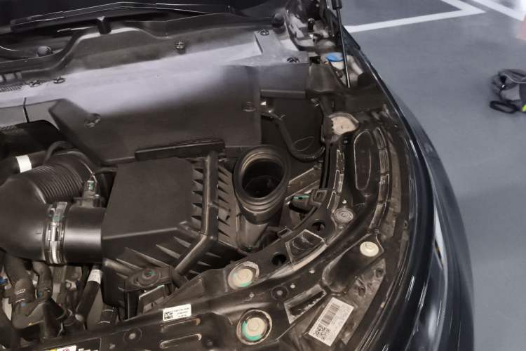 Used Land Rover Range Evoque 2021 Range Rover Velar L 249PS R-Dynamic First Edition Engine Bay Left