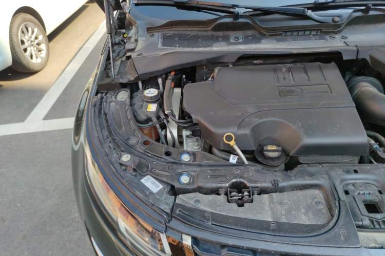 Used Land Rover Range Evoque 2021 Range Rover Velar L 249PS R-Dynamic First Edition Engine Bay Right