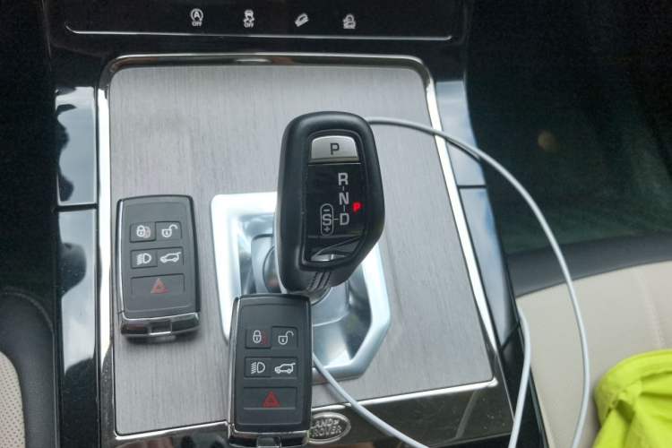 Used Land Rover Range Evoque 2021 Range Rover Velar 249 PS R-Dynamic S Performance Edition Gear Lever