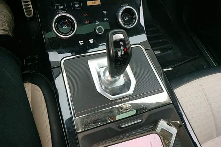 Used Land Rover Range Evoque 2021 Range Rover Velar L 249PS R-Dynamic First Edition Gear Lever