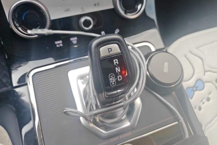 Used Land Rover Range Evoque 2021 Range Rover Velar L 249PS R-Dynamic First Edition Gear Lever