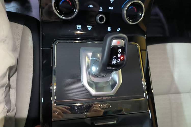 Used Land Rover Range Evoque 2021 Range Rover Velar L 249PS R-Dynamic First Edition Gear Lever