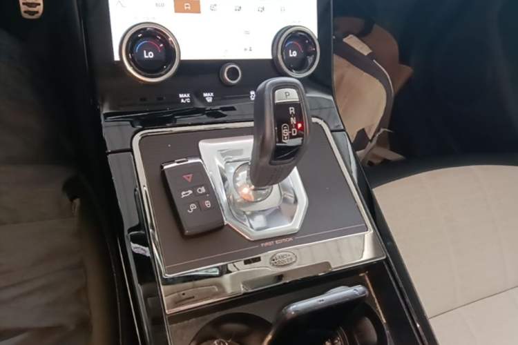 Used Land Rover Range Evoque 2021 Range Rover Velar L 249PS R-Dynamic First Edition Gear Lever