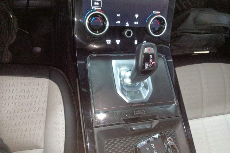 Used Land Rover Range Evoque 2021 Range Rover Velar L 249PS R-Dynamic First Edition Gear Lever