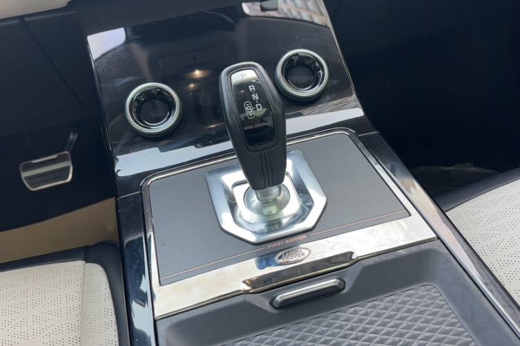 Used Land Rover Range Evoque 2021 Range Rover Velar L 249PS R-Dynamic First Edition Gear Lever