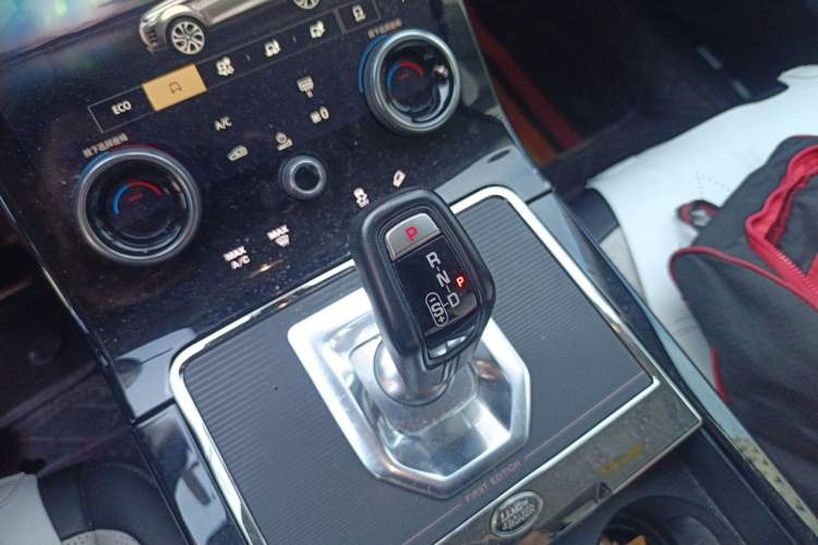 Used Land Rover Range Evoque 2021 Range Rover Velar L 249PS R-Dynamic First Edition Gear Lever
