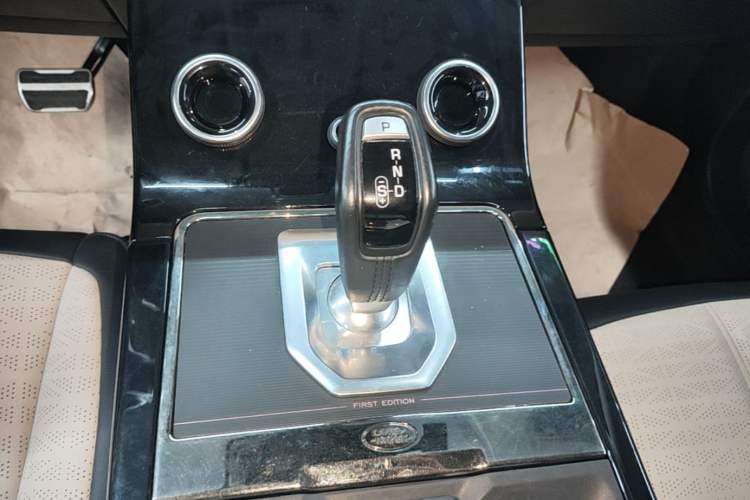 Used Land Rover Range Evoque 2021 Range Rover Velar L 249PS R-Dynamic First Edition Gear Lever
