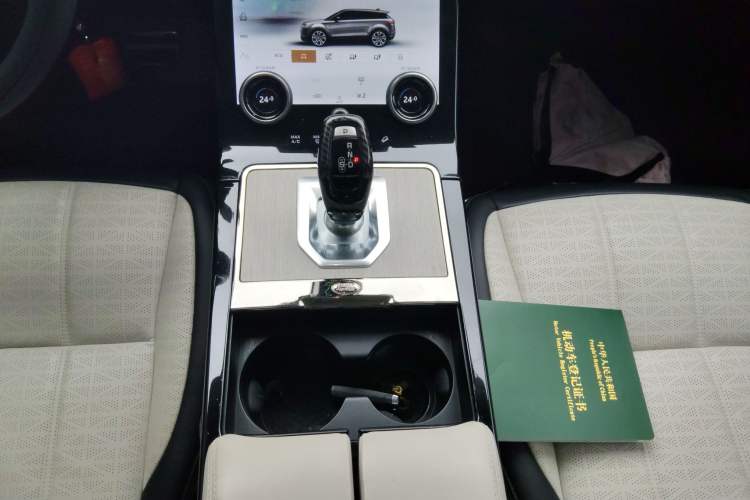 Used Land Rover Range Evoque 2021 Range Rover Velar 249 PS R-Dynamic HSE Luxury Edition Gear Lever