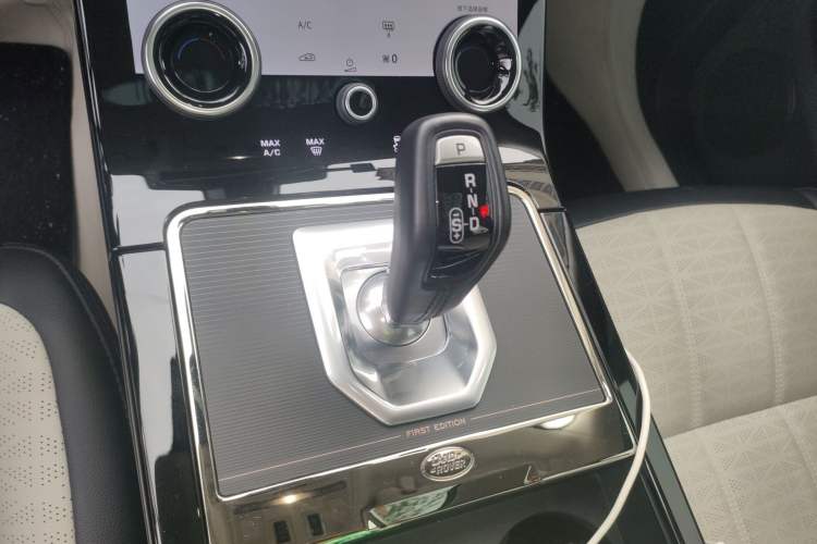 Used Land Rover Range Evoque 2021 Range Rover Velar L 249PS R-Dynamic First Edition Gear Lever
