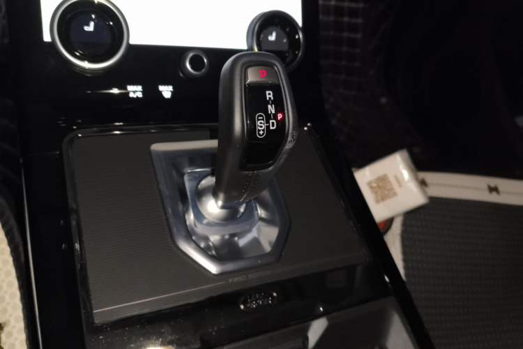 Used Land Rover Range Evoque 2021 Range Rover Velar L 249PS R-Dynamic First Edition Gear Lever