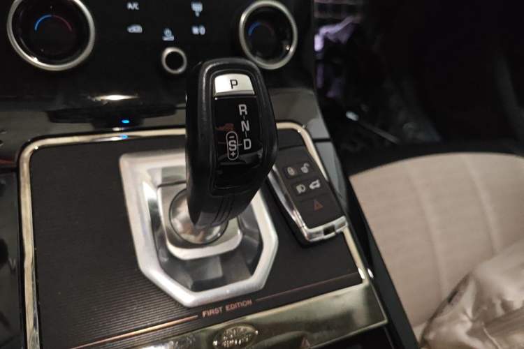 Used Land Rover Range Evoque 2021 Range Rover Velar L 249PS R-Dynamic First Edition Gear Lever