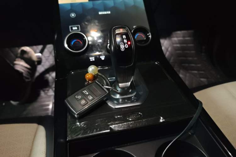 Used Land Rover Range Evoque 2021 Range Rover Velar L 249PS R-Dynamic First Edition Gear Lever