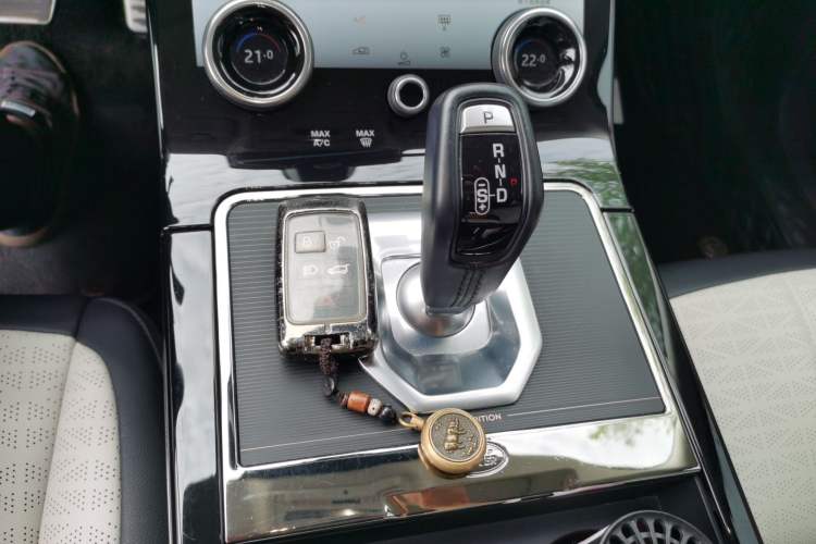 Used Land Rover Range Evoque 2021 Range Rover Velar L 249PS R-Dynamic First Edition Gear Lever