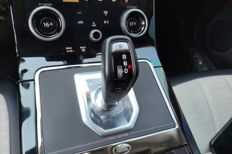 Used Land Rover Range Evoque 2021 Range Rover Velar L 249PS R-Dynamic First Edition Gear Lever