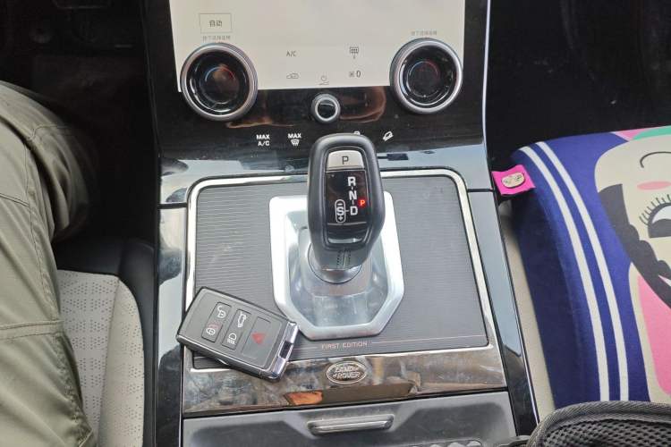 Used Land Rover Range Evoque 2021 Range Rover Velar L 249PS R-Dynamic First Edition Gear Lever