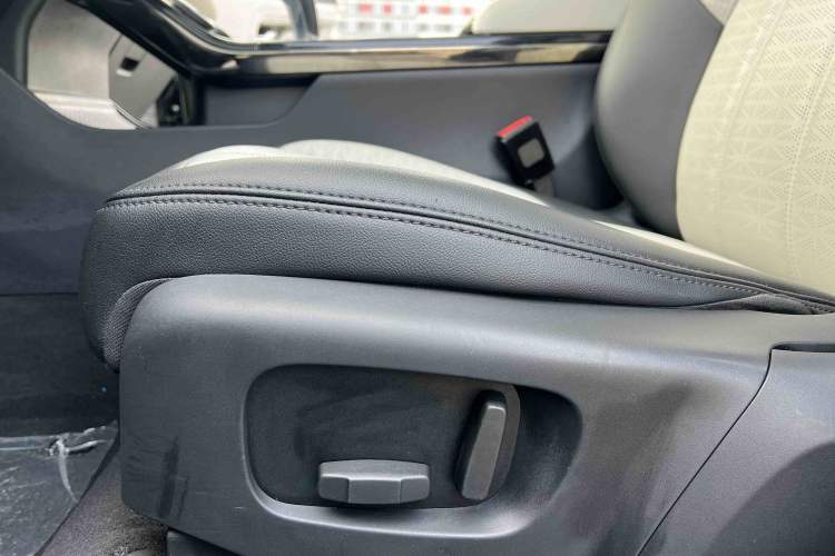 Used Land Rover Range Evoque 2021 Range Rover Velar L 249PS R-Dynamic First Edition Interior 1