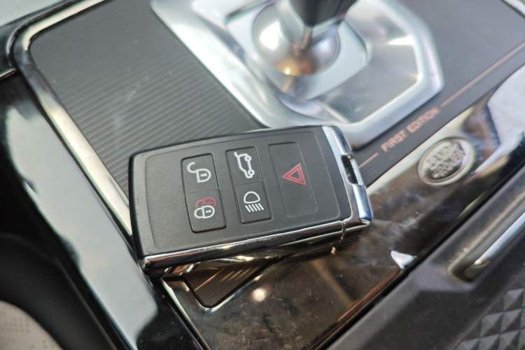 Used Land Rover Range Evoque 2021 Range Rover Velar L 249PS R-Dynamic First Edition Interior 1