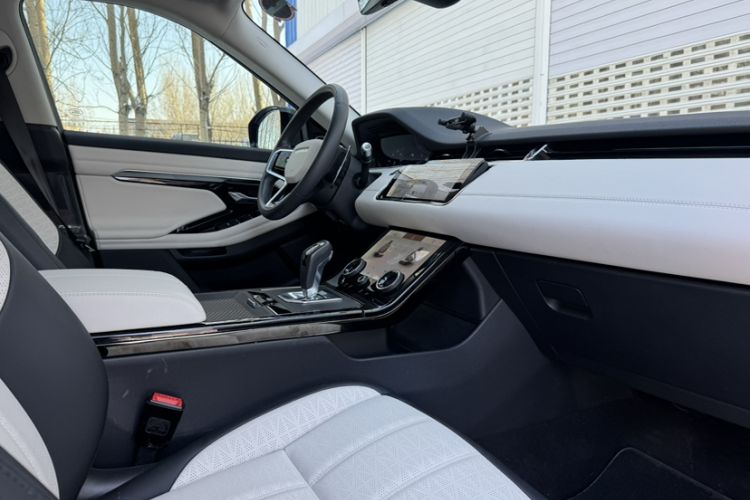 Used Land Rover Range Evoque 2021 Range Rover Velar L 249PS R-Dynamic First Edition Interior 10