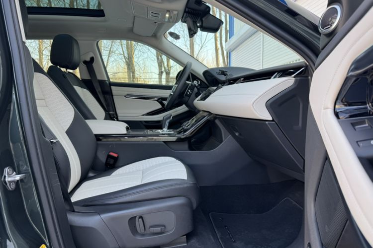 Used Land Rover Range Evoque 2021 Range Rover Velar L 249PS R-Dynamic First Edition Interior 11