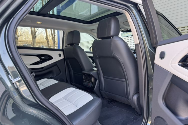 Used Land Rover Range Evoque 2021 Range Rover Velar L 249PS R-Dynamic First Edition Interior 12