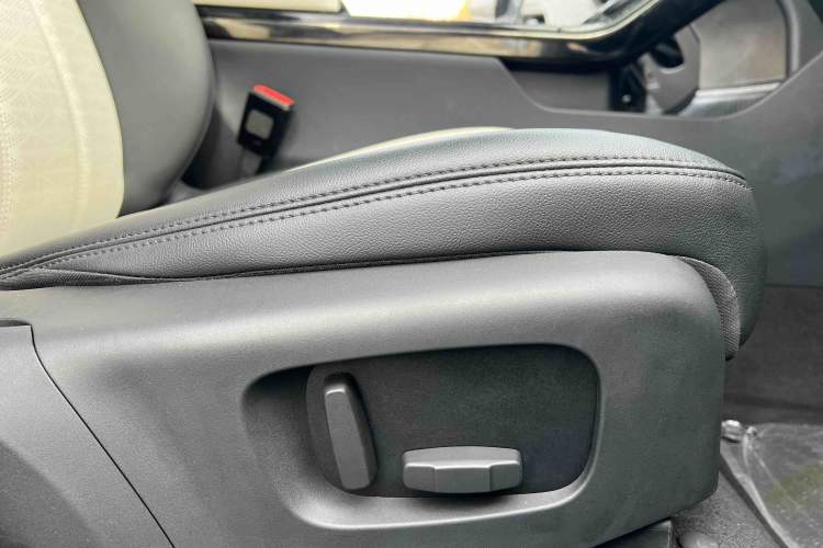 Used Land Rover Range Evoque 2021 Range Rover Velar L 249PS R-Dynamic First Edition Interior 2