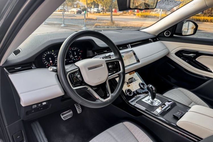 Used Land Rover Range Evoque 2021 Range Rover Velar L 249PS R-Dynamic First Edition Interior 2