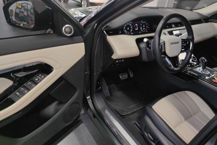 Used Land Rover Range Evoque 2021 Range Rover Velar L 249PS R-Dynamic First Edition Interior 3