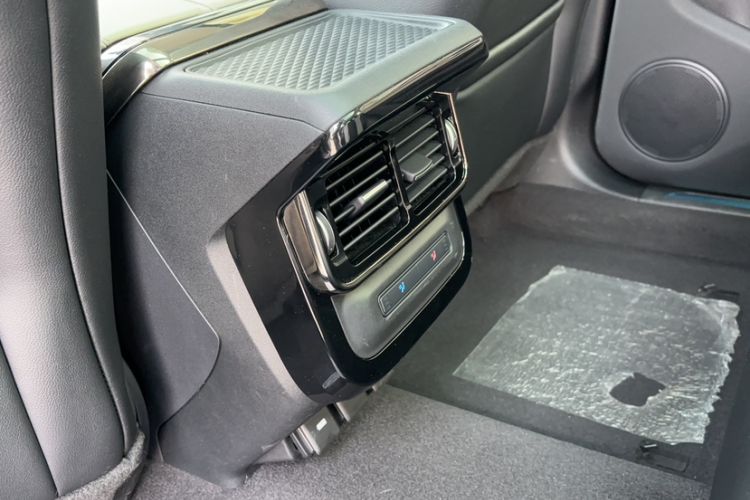 Used Land Rover Range Evoque 2021 Range Rover Velar L 249PS R-Dynamic First Edition Interior 3