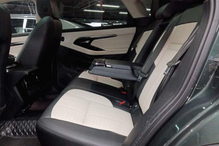 Used Land Rover Range Evoque 2021 Range Rover Velar 249 PS R-Dynamic HSE Luxury Edition Interior 4