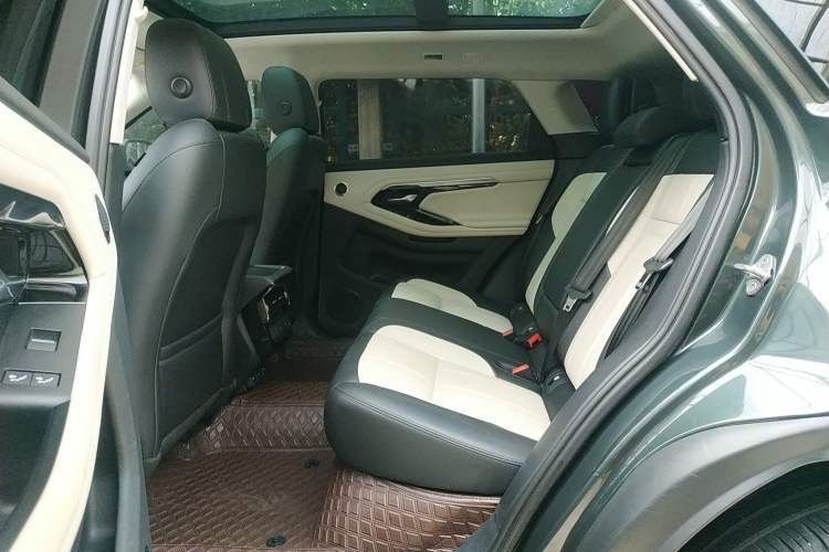 Used Land Rover Range Evoque 2021 Range Rover Velar L 249PS R-Dynamic First Edition Interior 4