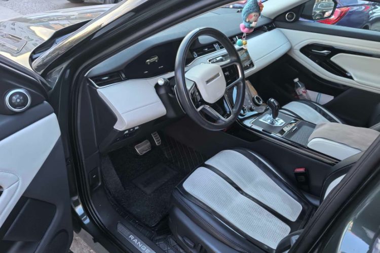 Used Land Rover Range Evoque 2021 Range Rover Velar L 249PS R-Dynamic First Edition Interior 4