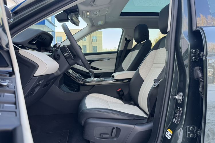 Used Land Rover Range Evoque 2021 Range Rover Velar L 249PS R-Dynamic First Edition Interior 5