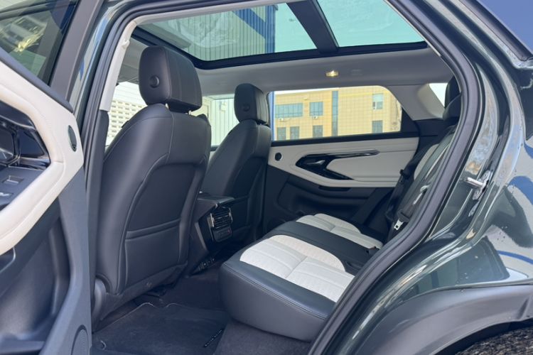 Used Land Rover Range Evoque 2021 Range Rover Velar L 249PS R-Dynamic First Edition Interior 8