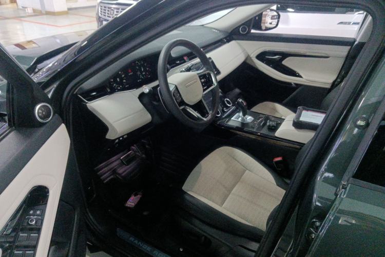 Used Land Rover Range Evoque 2021 Range Rover Velar L 249PS R-Dynamic First Edition Left Front Seat