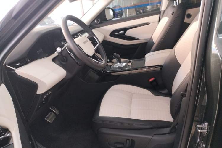 Used Land Rover Range Evoque 2021 Range Rover Velar L 249PS R-Dynamic First Edition Left Front Seat
