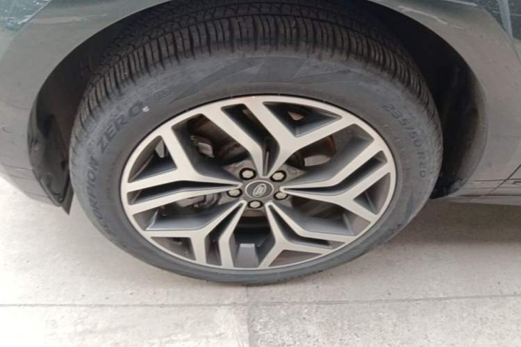 Used Land Rover Range Evoque 2021 Range Rover Velar L 249PS R-Dynamic First Edition Left Front Wheel Hub