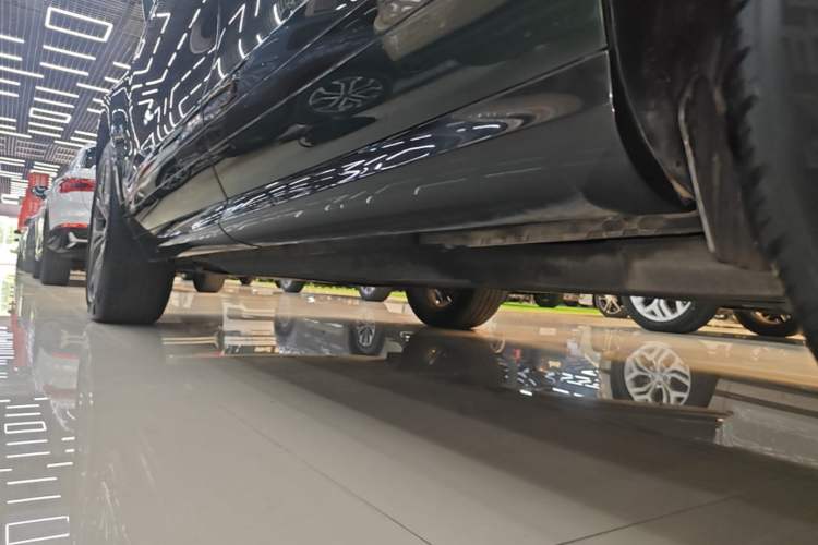 Used Land Rover Range Evoque 2021 Range Rover Velar 249 PS R-Dynamic HSE Luxury Edition Left Side Sill
