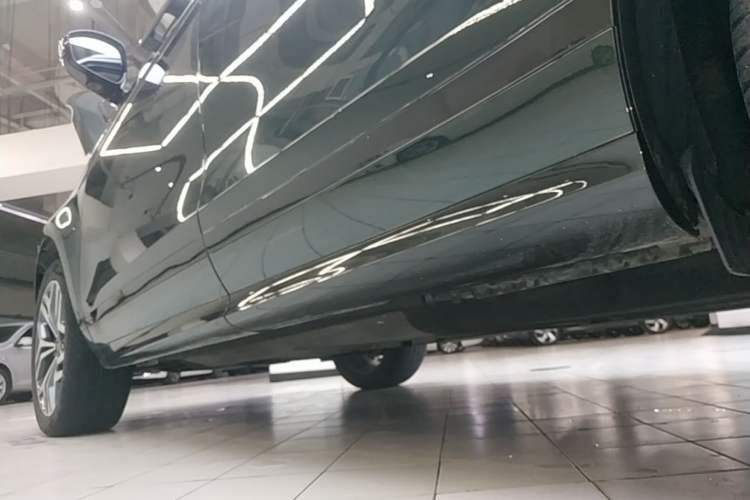 Used Land Rover Range Evoque 2021 Range Rover Velar L 249PS R-Dynamic First Edition Left Side Sill